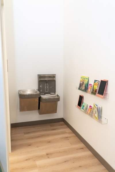 20231013-DSC08011 water fountain and reading area at Petite Smiles Dentistry